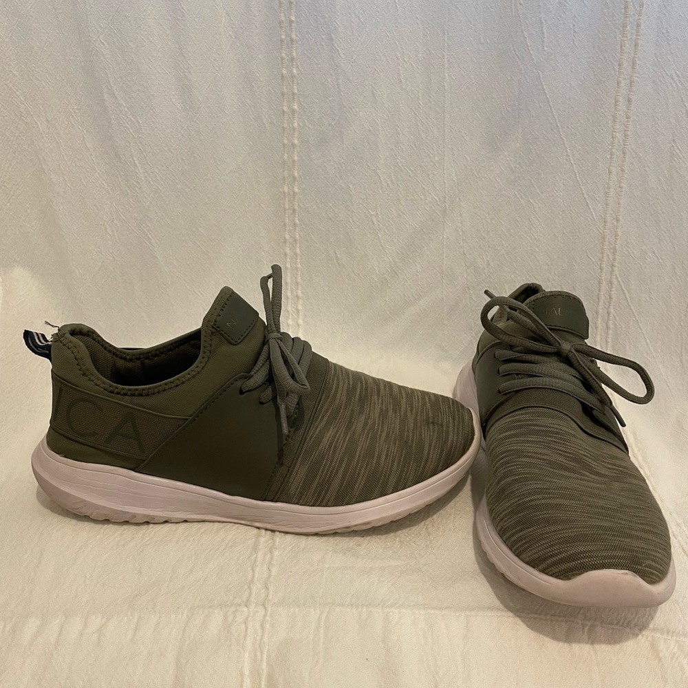 Nautica Slip-On Tennis Shoes (8)